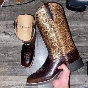 Brand new Ariat boots